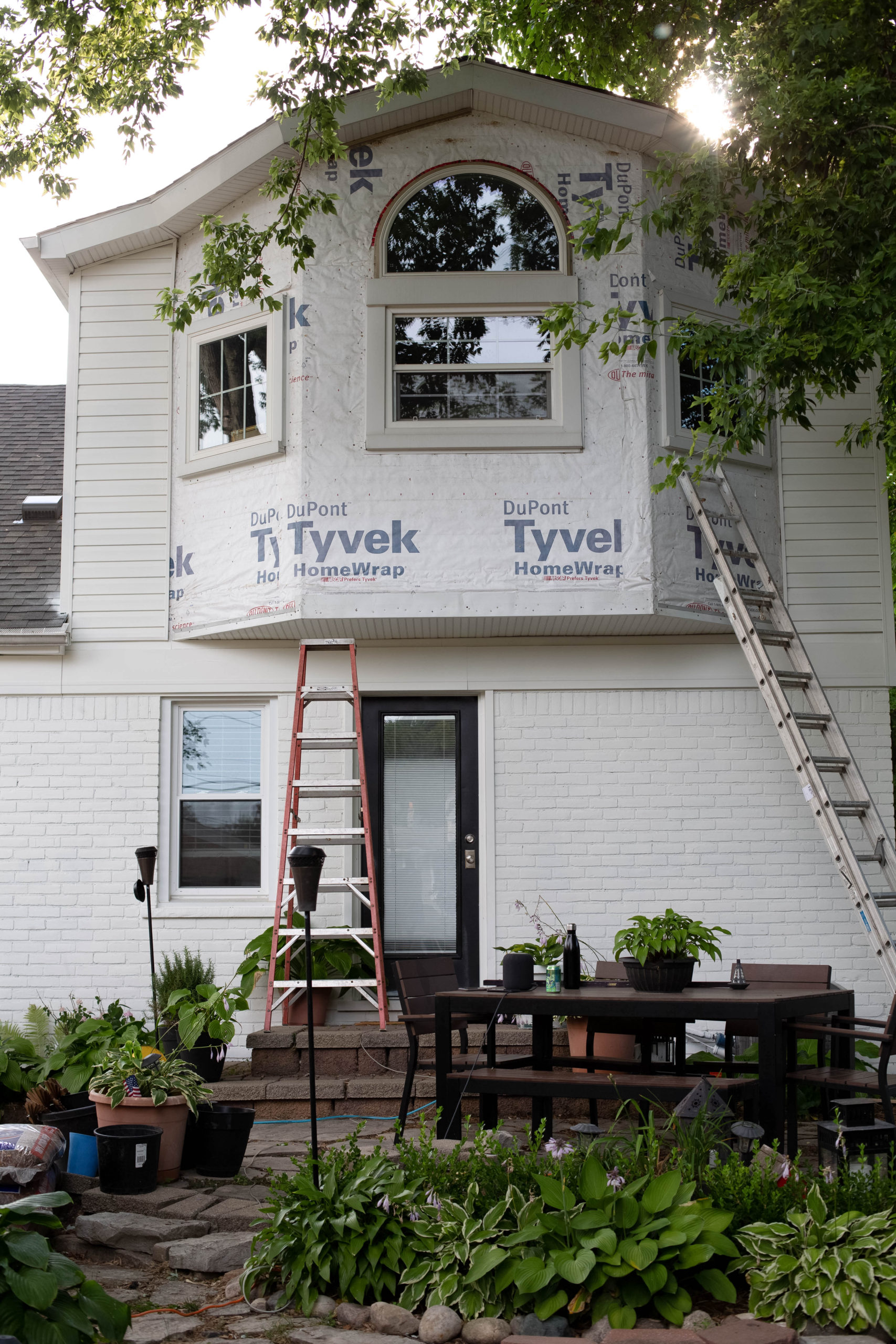 DIY how to paint brick and vinyl siding