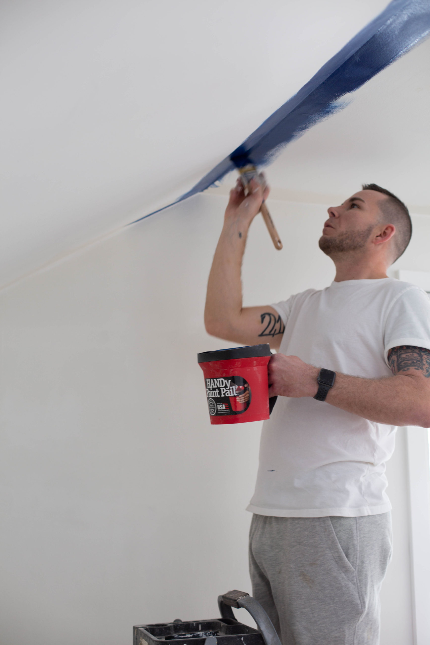 how to paint a dark ceiling