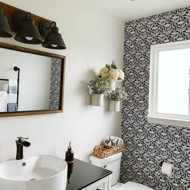 modern farmhouse bathroom