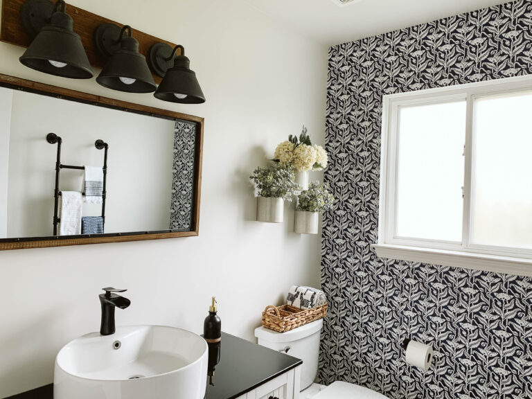 modern farmhouse bathroom