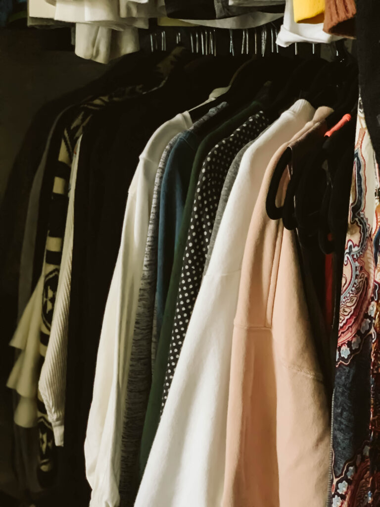 5 budget friendly closet organizing tips