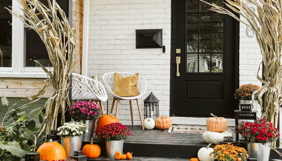 how to style your front porch for Fall