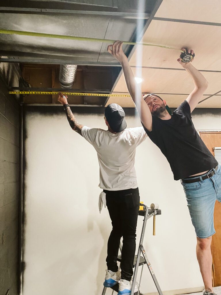 A MODERN TAKE ON DROP CEILINGS image 4