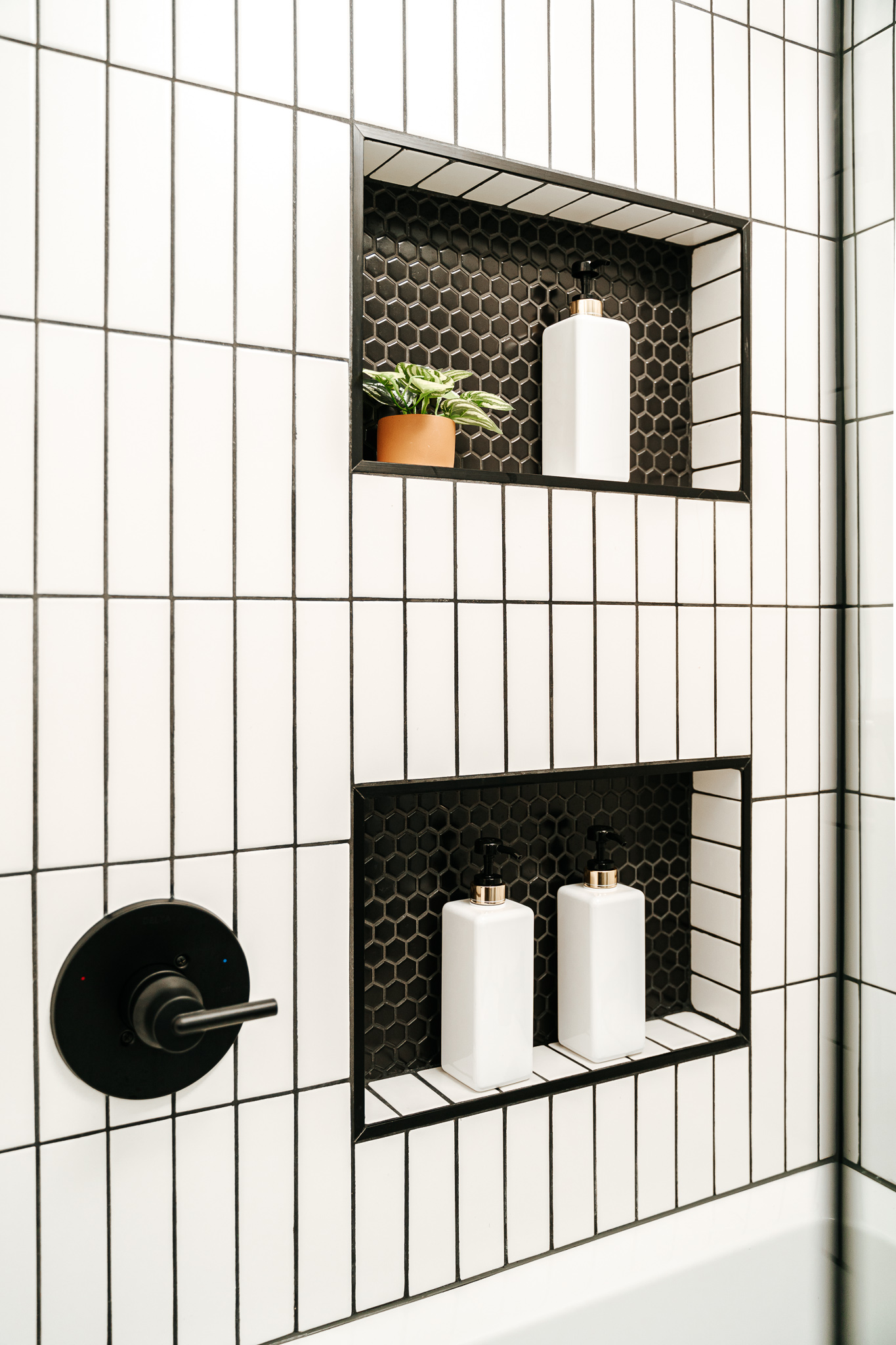 MODERN BLACK AND WHITE KIDS BATHROOM // GLENGROVE + HAMILTON image 7