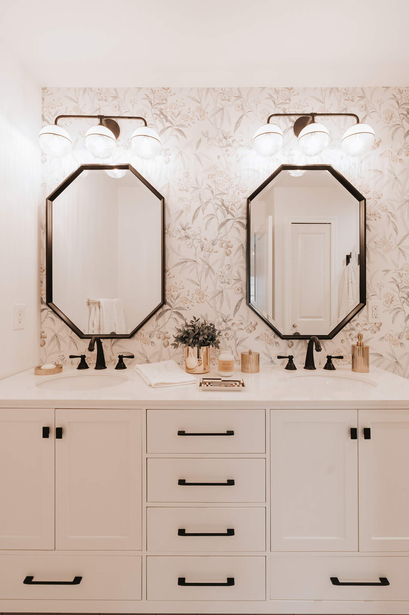 HOW TO PICK WALLPAPER image 1