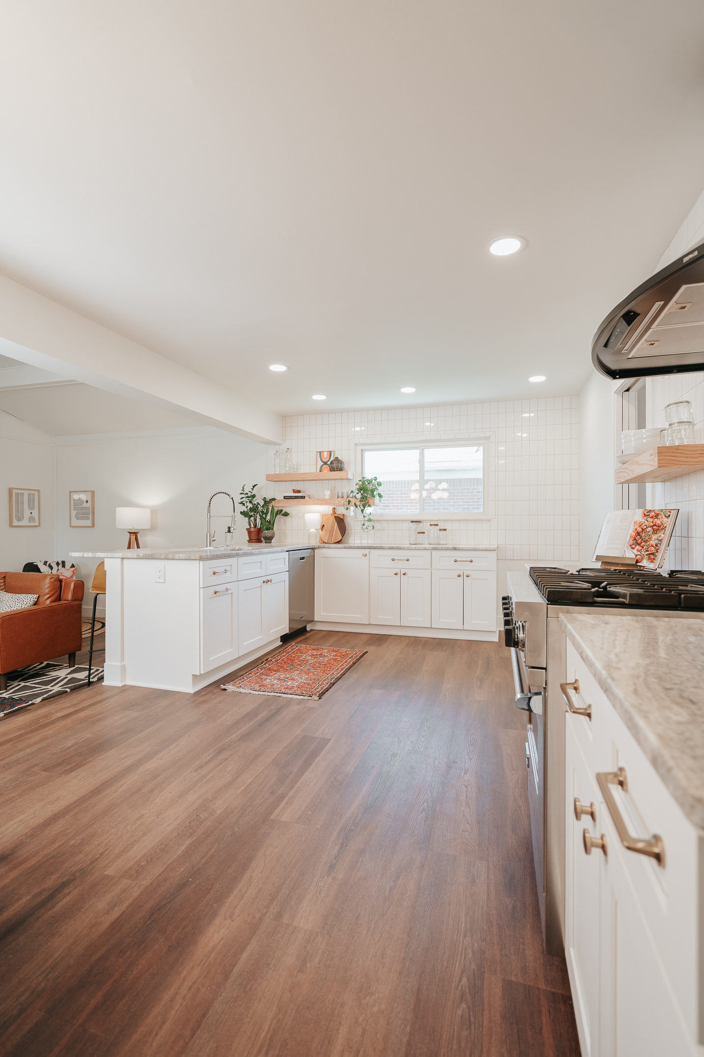 5 REASONS WHY WE CHOSE LVP FLOORING FOR THE ENTIRE HOUSE - NOVAFLOOR image 4