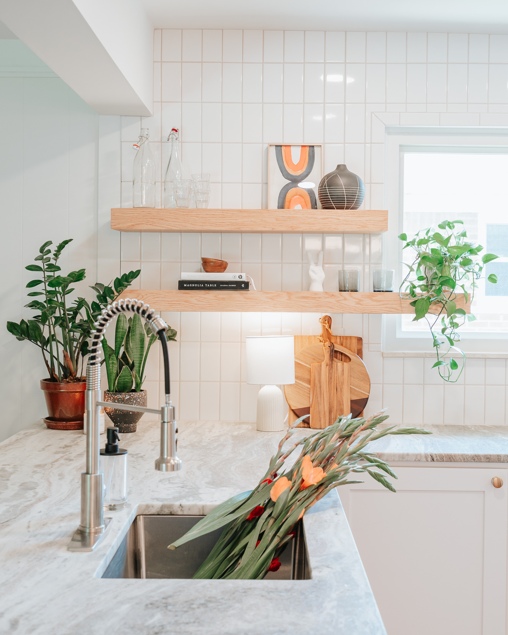 TOP 10 RULES FOR STYLING SHELVES image 5